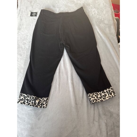 No Boundaries womens size 15  Juniors Black Capri Pants With Leopard Print Cuff - Picture 15 of 16